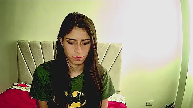 Lucy-holly online show from September 30, 2025, 7:53 pm