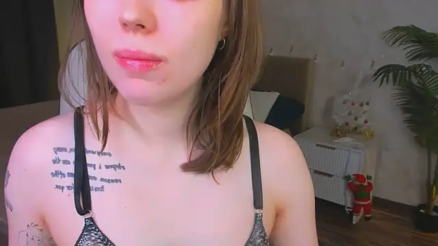 Lunar Lily online show from December 23, 2025, 5:40 am