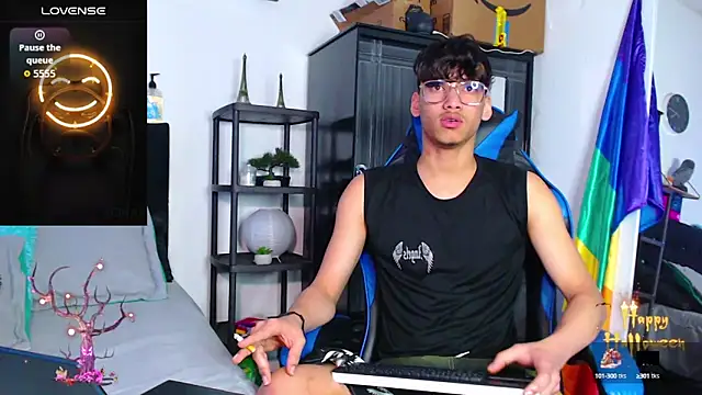 Gael Jones online show from October 12, 2025, 1:45 pm