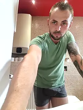 papichulo0099 online show from September 28, 2025, 1:18 pm