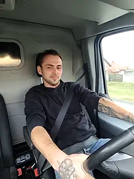 papichulo0099 online show from November 3, 2025, 6:29 am