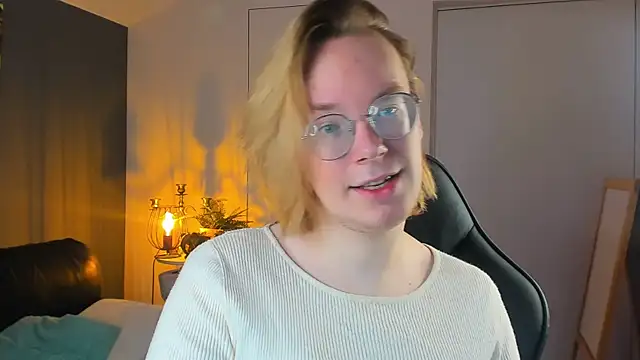 Amanda Butlerr online show from October 18, 2025, 10:06 am