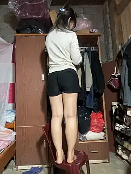 AAANINE22 online show from October 13, 2025, 6:04 am