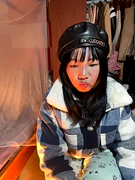 AAANINE22 online show from October 24, 2025, 6:34 am