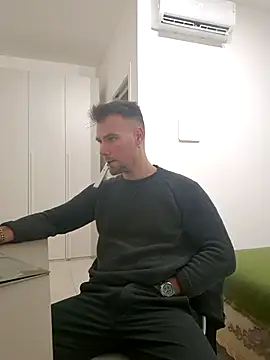 mrlyuis online show from December 4, 2025, 8:19 pm