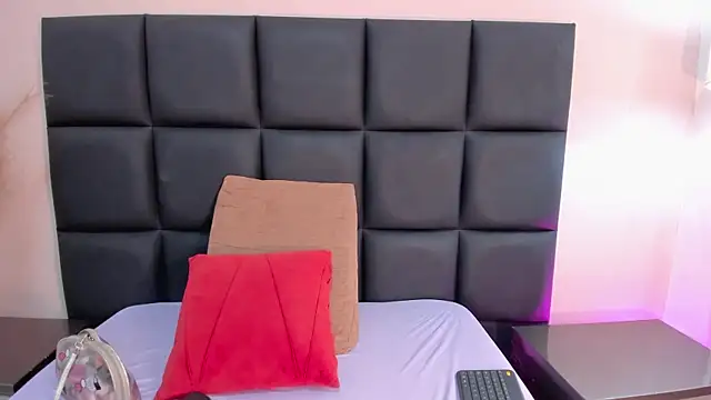 SagiraBelle online show from November 1, 2025, 6:02 pm