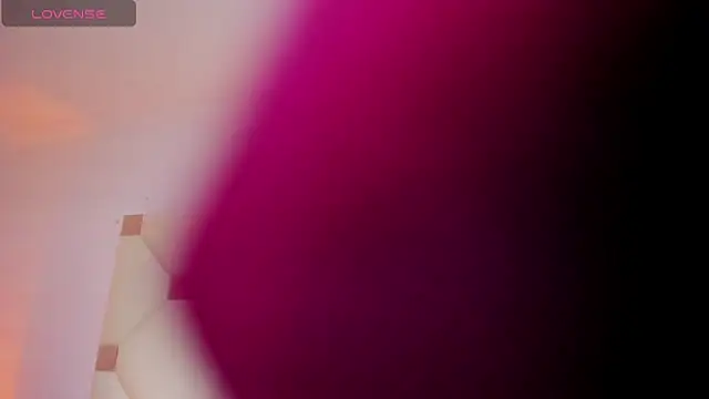 LunaToledo online show from September 29, 2025, 12:44 pm