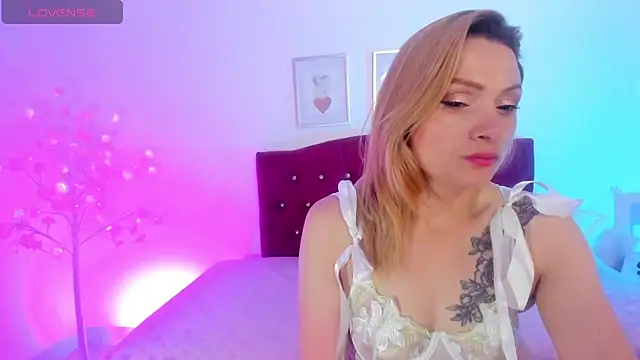 scarlett blake11 online show from October 7, 2025, 5:41 am
