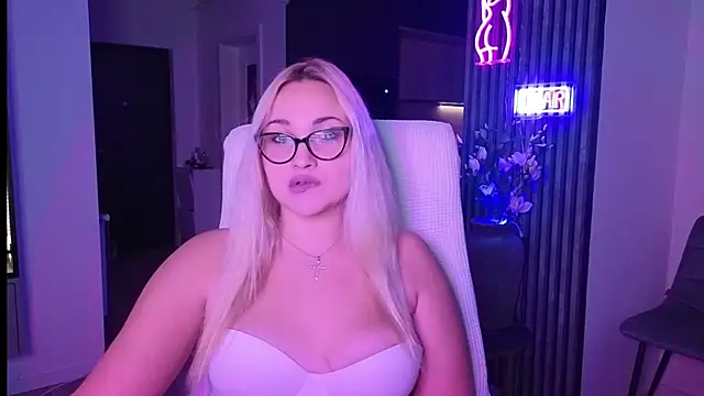 Snapshot of adrelaxina chatting on October 31, 2025, 9:22 pm adrelaxina online show from October 31, 2025, 9:22 pm