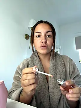 Snapshot of AlyssaAngell chatting on October 28, 2025, 1:43 pm AlyssaAngell online show from October 28, 2025, 1:43 pm