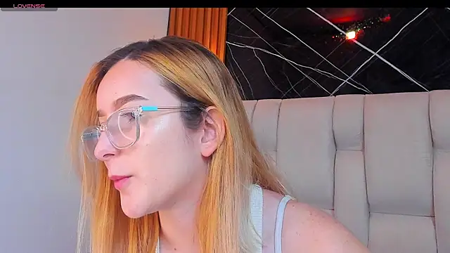 kristal joi dl online show from November 18, 2025, 12:30 pm