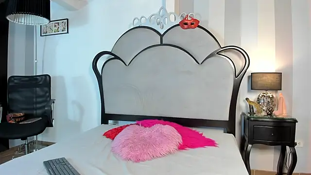Snapshot of MiaAmore_ chatting on July 11, 2026, 1:44 pm MiaAmore online show from July 11, 2026, 1:44 pm