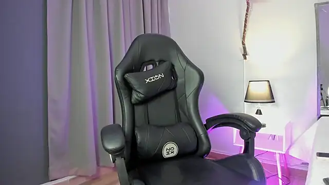 emy williams online show from October 18, 2025, 7:27 pm