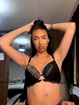 Miss lunaxx online show from November 27, 2025, 5:13 pm
