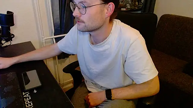 ChefDeLust online show from November 5, 2025, 5:49 pm