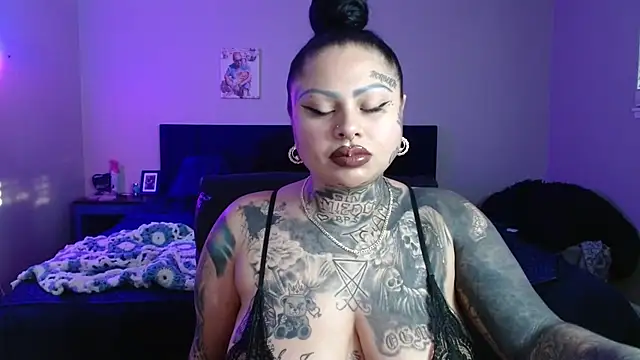 chicanachic13 online show from July 24, 2026, 2:40 am