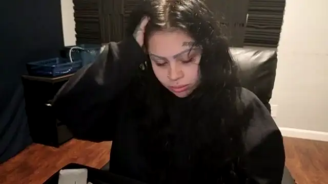 chicanachic13 online show from November 5, 2025, 5:32 am