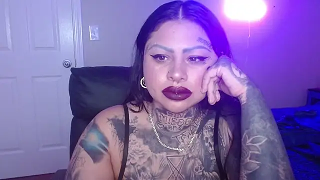chicanachic13 online show from July 26, 2026, 9:32 pm