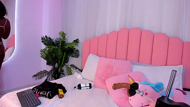 lia queen18 online show from September 18, 2025, 11:24 am