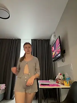 Babyy Lynaa online show from October 19, 2025, 10:51 am