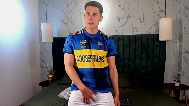 AustinJones  online show from September 14, 2025, 8:20 pm