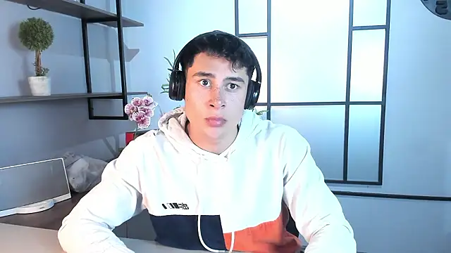 AustinJones  online show from February 13, 2026, 7:14 pm