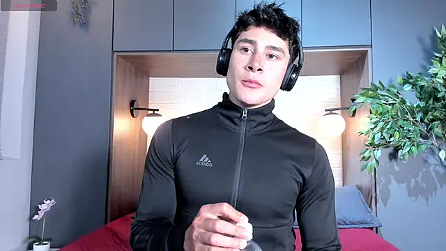 AustinJones  online show from February 4, 2026, 8:04 pm