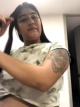 Miia Parker online show from November 19, 2025, 12:49 pm