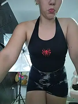 SirenRouge 69 online show from April 16, 2026, 9:39 pm