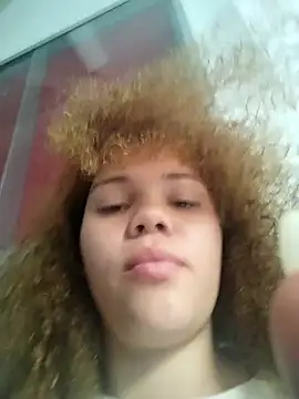 Snapshot of SirenRouge_69 chatting on December 18, 2025, 9:40 pm SirenRouge 69 online show from December 18, 2025, 9:40 pm