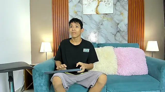 BEAUTY BOYS1 online show from February 25, 2026, 7:19 am