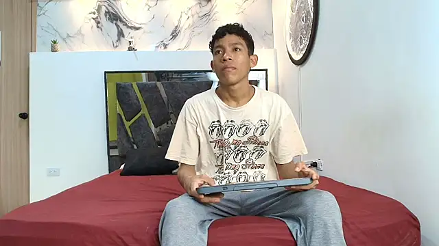 BEAUTY BOYS1 online show from November 2, 2025, 7:24 am