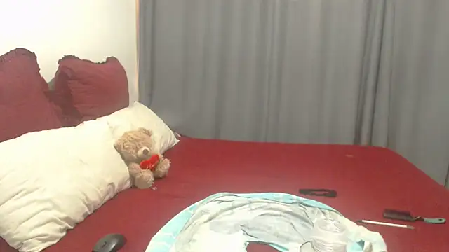 Samantha2012 online show from November 7, 2025, 7:57 am