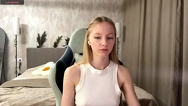 BrightAnnie online show from December 17, 2025, 2:11 pm