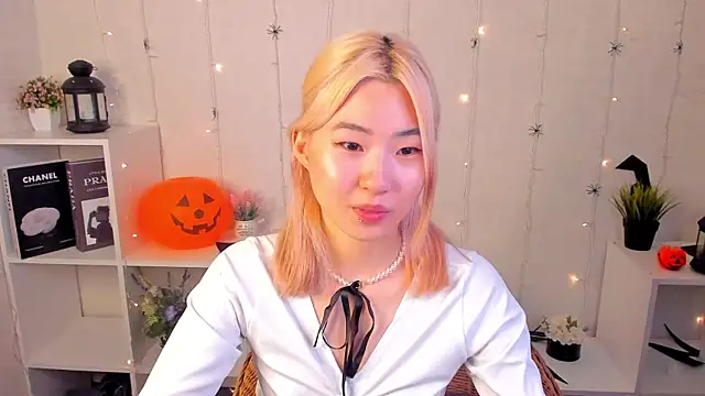 Aisi 18 online show from October 30, 2025, 6:01 am