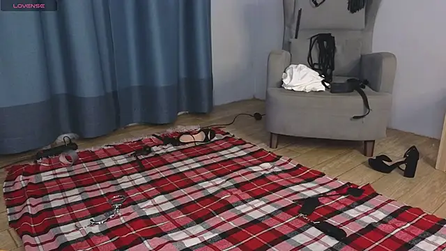 laracroftmansion online show from March 3, 2026, 5:20 pm