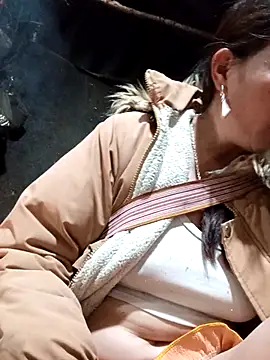 Snapshot of _Helala_ chatting on January 16, 2026, 12:58 am Helala online show from January 16, 2026, 12:58 am