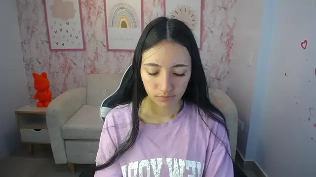 Snapshot of Kylie_ch1 chatting on September 22, 2025, 10:43 am Kylie ch1 online show from September 22, 2025, 10:43 am