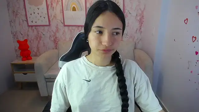 Snapshot of Kylie_ch1 chatting on September 20, 2025, 10:42 am Kylie ch1 online show from September 20, 2025, 10:42 am