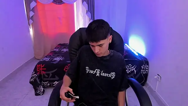 Snapshot of Aron_Boyy chatting on February 3, 2026, 8:25 pm Aron Boyy online show from February 3, 2026, 8:25 pm