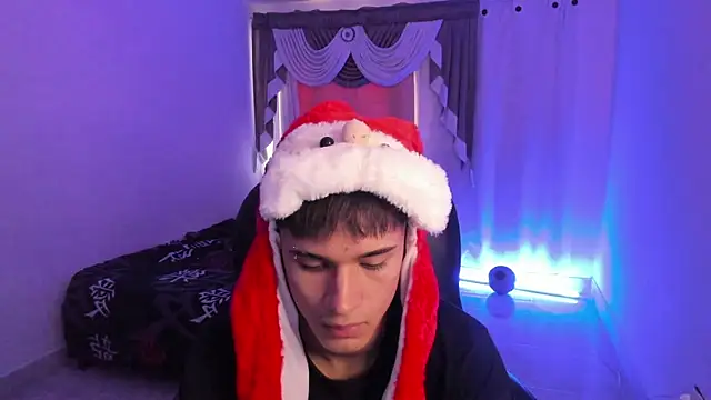 Snapshot of Aron_Boyy chatting on December 16, 2025, 8:13 pm Aron Boyy online show from December 16, 2025, 8:13 pm