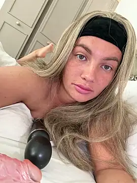 little lola x online show from May 12, 2026, 4:13 pm
