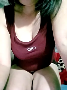 Surrilove online show from December 17, 2025, 4:01 pm