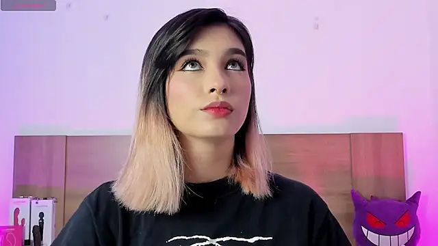 Akatsumi  online show from November 18, 2025, 8:56 pm