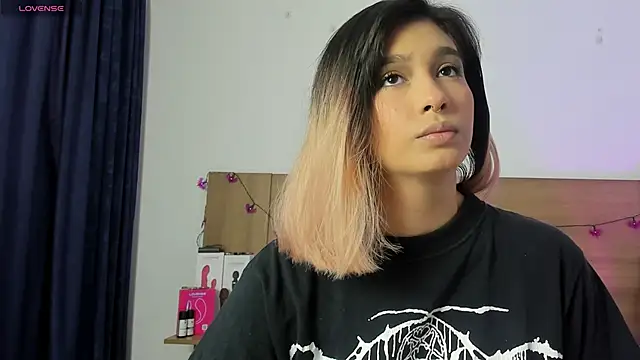 Akatsumi  online show from October 29, 2025, 9:36 pm