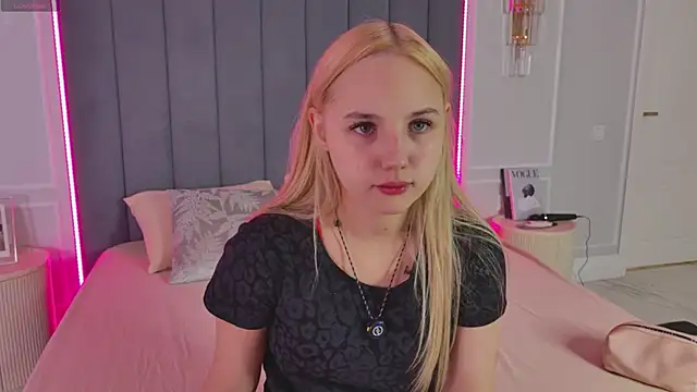 Snapshot of Sky_Cutie chatting on June 27, 2026, 4:40 am Sky Cutie online show from June 27, 2026, 4:40 am