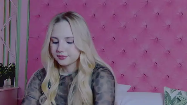 Sky Cutie online show from March 6, 2026, 5:02 am