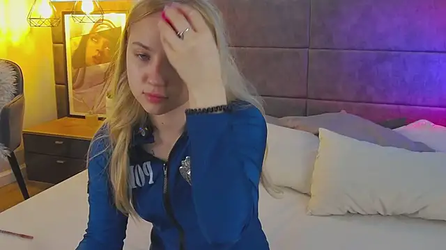 Sky Cutie online show from April 18, 2026, 4:26 am