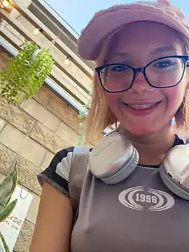 SweetBunnyGF online show from June 19, 2026, 9:31 pm