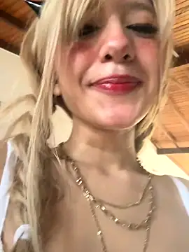 Snapshot of SweetBunnyGF chatting on September 9, 2025, 9:35 pm SweetBunnyGF online show from September 9, 2025, 9:35 pm